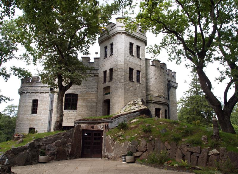 File:Tallinn_Nõmme_Glehni loss.jpg